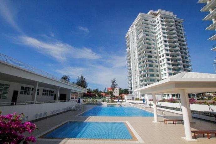 Bay Resort Condominium, 7, Beach-Front Sea View, 6-8 Pax Miri Exterior foto